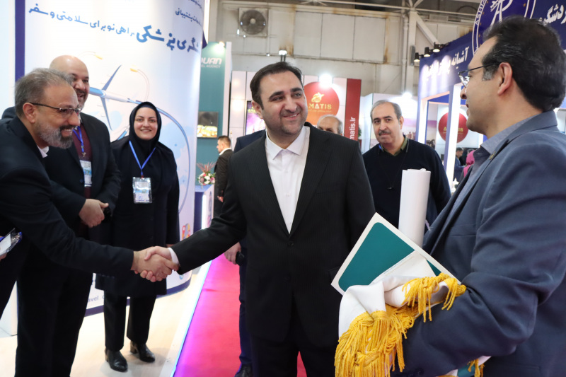 The visit of the honorable vice president of tourism to booth of HEGTA